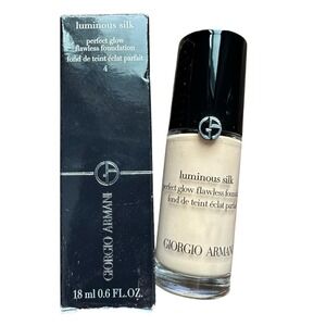 Giorgio Armani Luminous Silk Foundation - Shade 4 - Travel Size 0.6 oz - NIB
